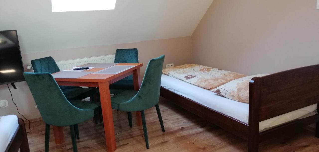 Apollo Vendeghaz Apartment Edeleny Ngoại thất bức ảnh