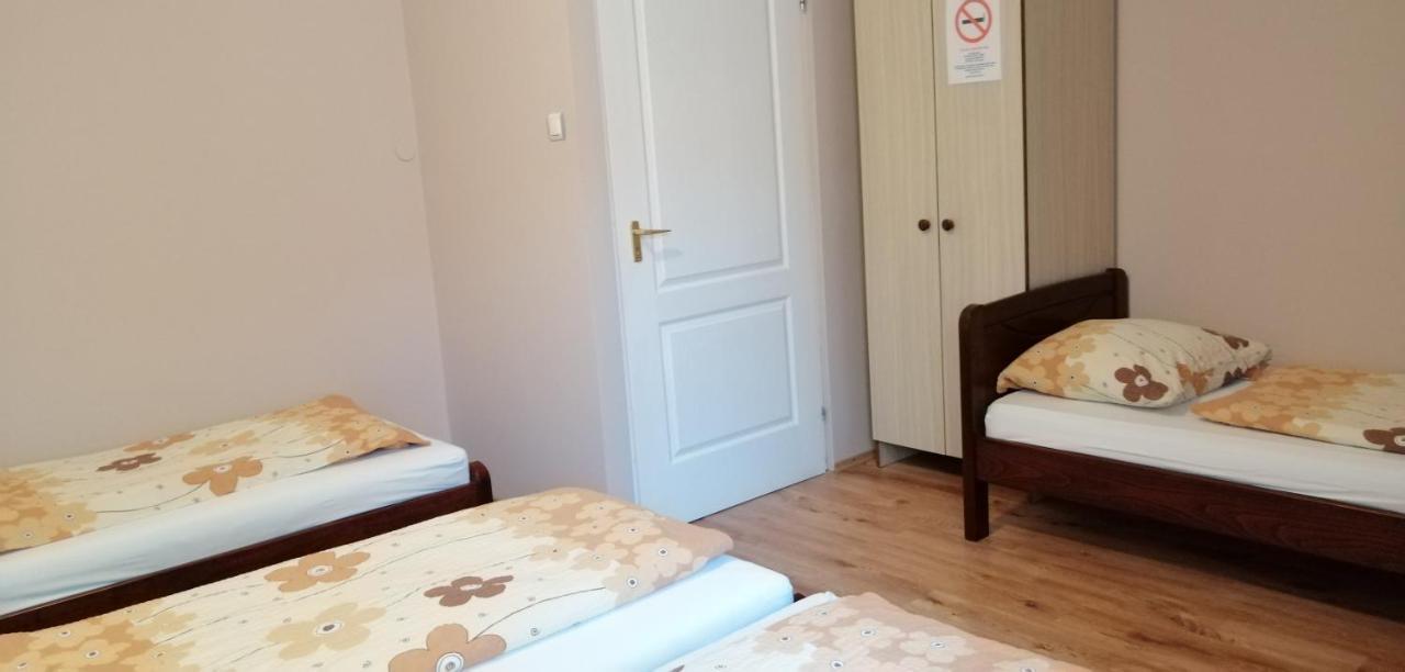 Apollo Vendeghaz Apartment Edeleny Ngoại thất bức ảnh