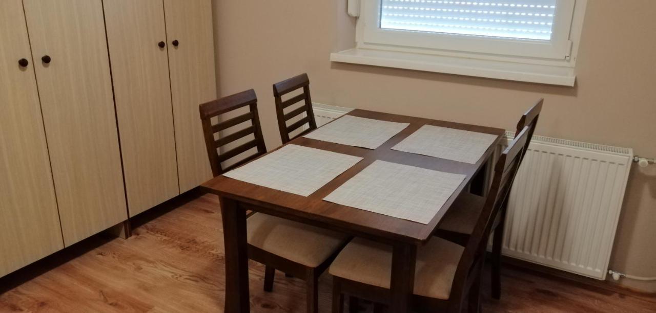 Apollo Vendeghaz Apartment Edeleny Ngoại thất bức ảnh