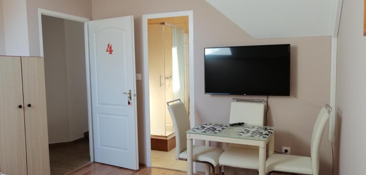Apollo Vendeghaz Apartment Edeleny Ngoại thất bức ảnh