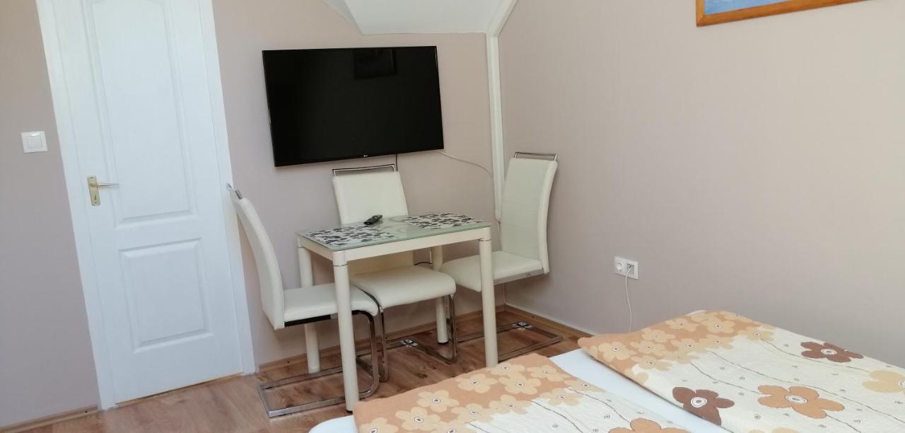 Apollo Vendeghaz Apartment Edeleny Ngoại thất bức ảnh
