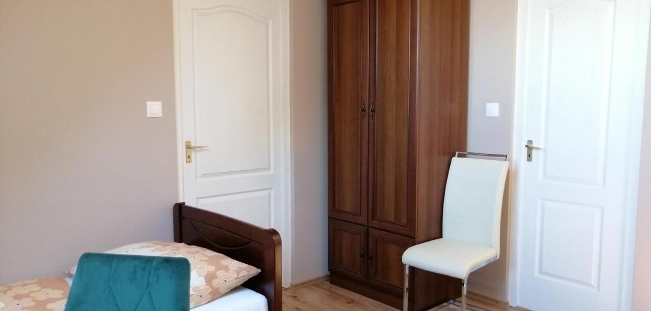 Apollo Vendeghaz Apartment Edeleny Ngoại thất bức ảnh