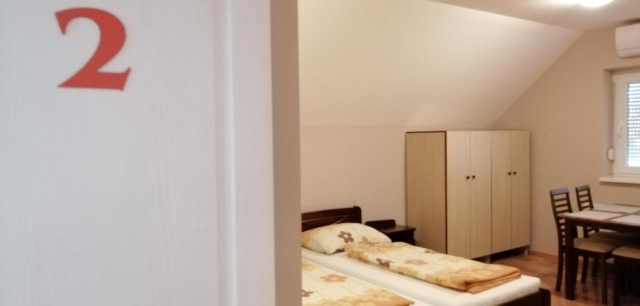 Apollo Vendeghaz Apartment Edeleny Ngoại thất bức ảnh