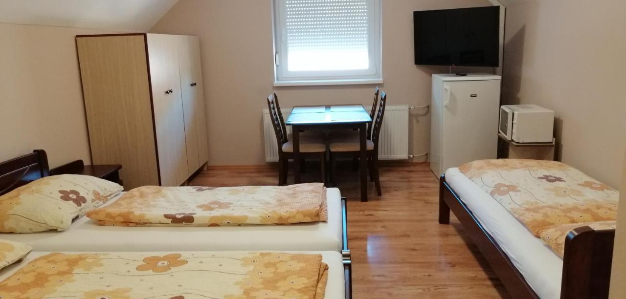 Apollo Vendeghaz Apartment Edeleny Ngoại thất bức ảnh