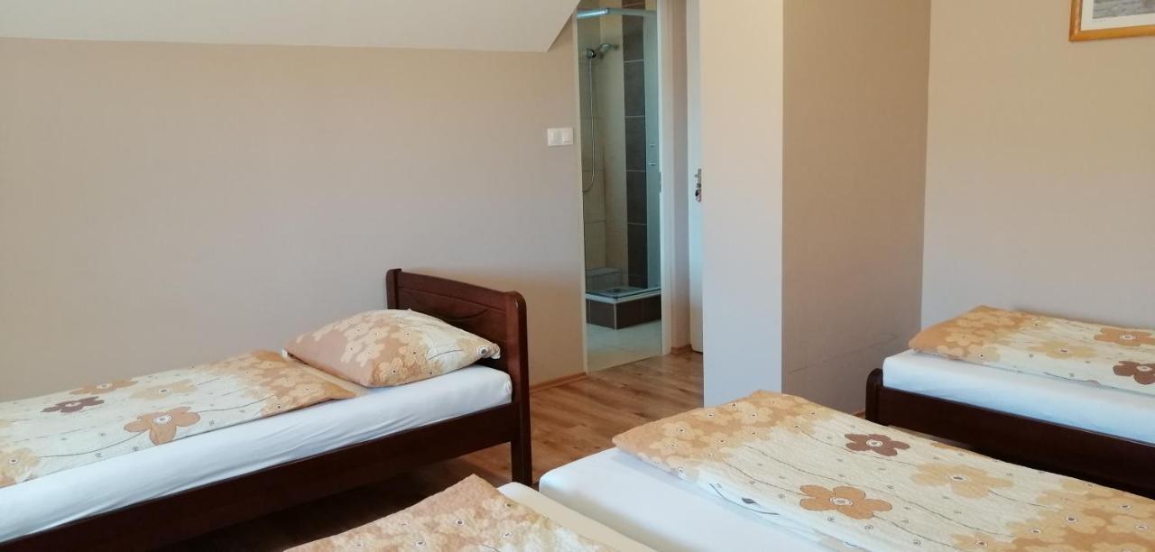 Apollo Vendeghaz Apartment Edeleny Ngoại thất bức ảnh